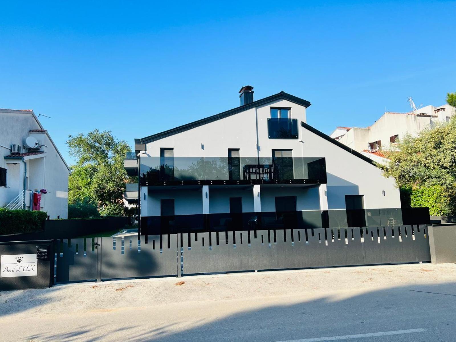 רוביני Apartmani Beril Lux מראה חיצוני תמונה