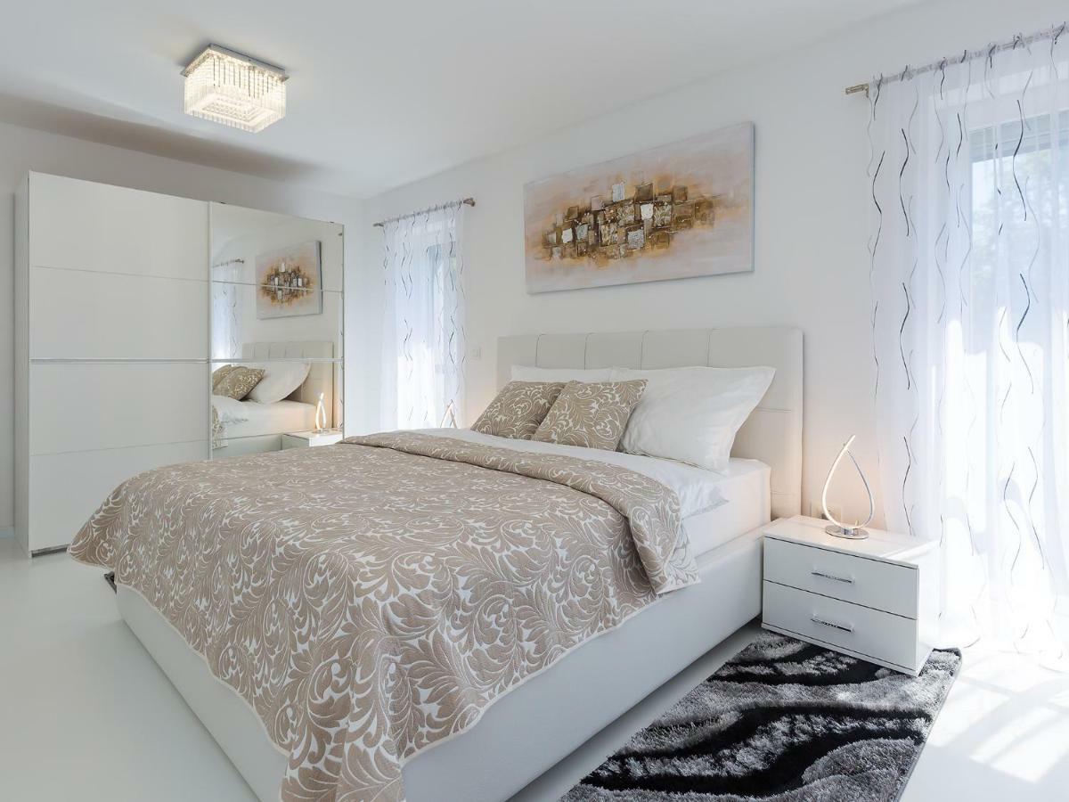 רוביני Apartmani Beril Lux מראה חיצוני תמונה