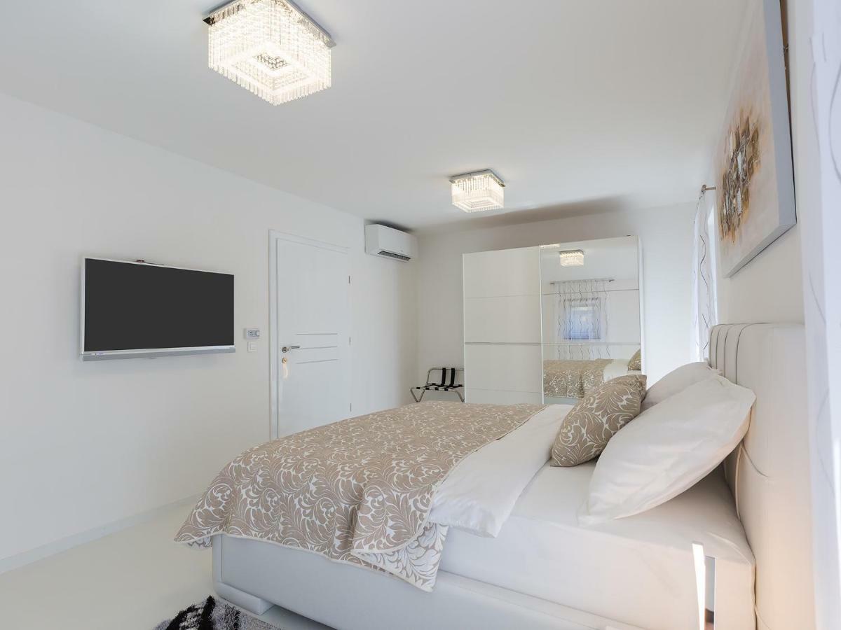 רוביני Apartmani Beril Lux מראה חיצוני תמונה